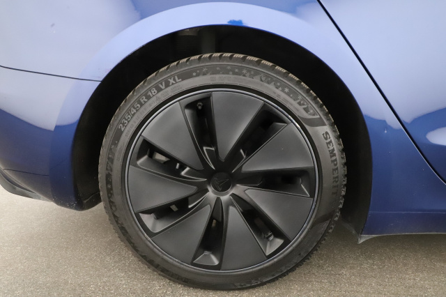 Tesla Model 3 Standard Range LFP 2023 17
