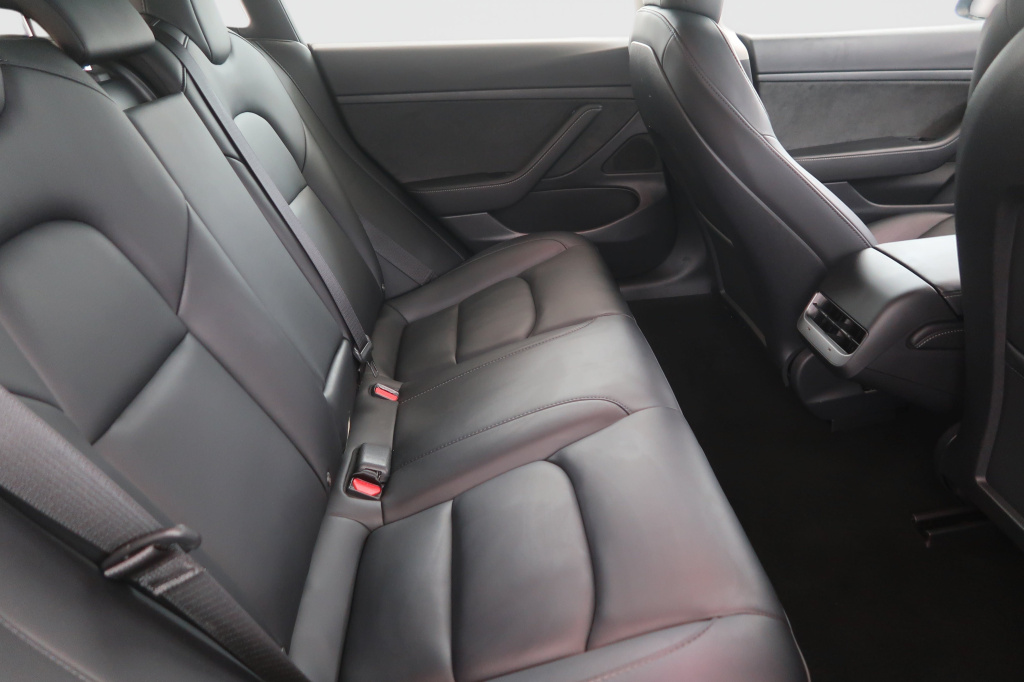 Tesla Model 3 2021 11