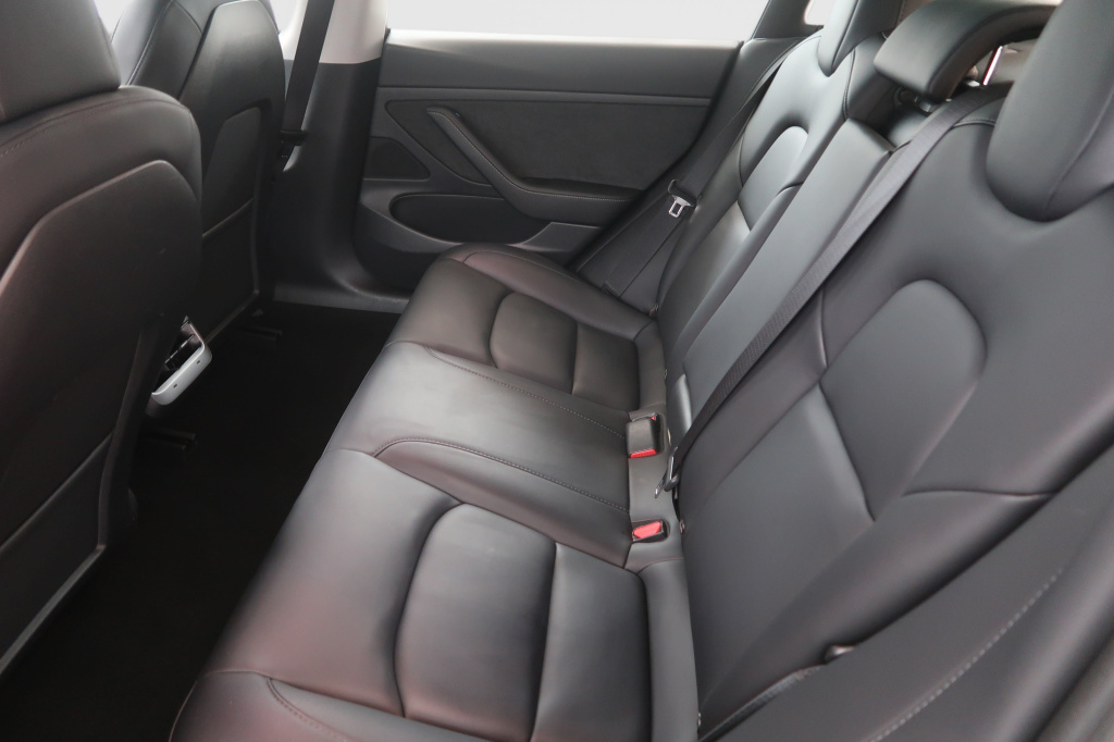 Tesla Model 3 2021 12