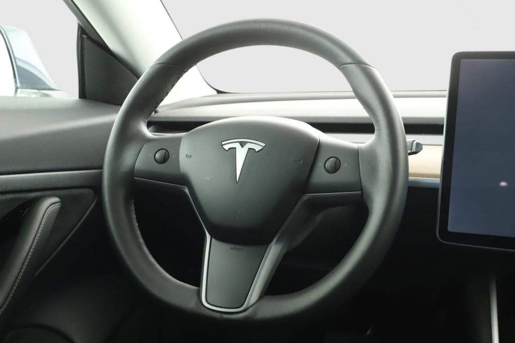 Tesla Model 3 2020 21