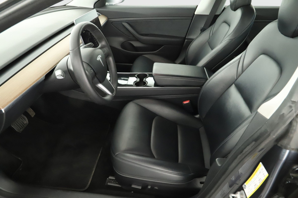 Tesla Model 3 2020 13