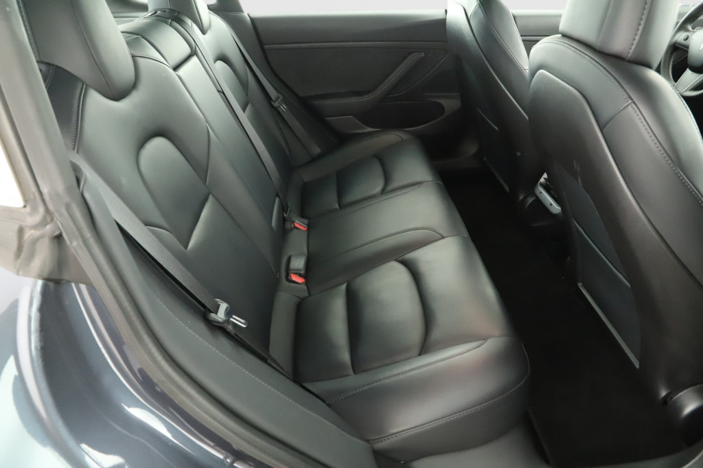 Tesla Model 3 2020 11