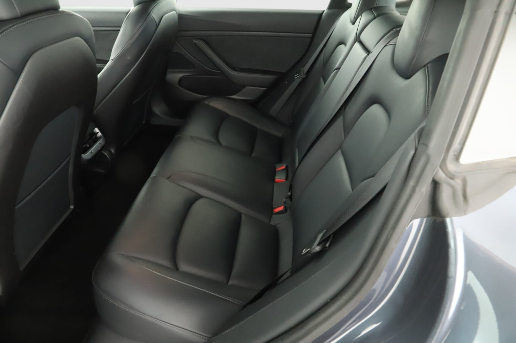 Tesla Model 3 2020 12