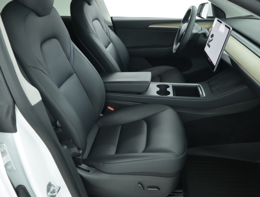 Tesla Model Y 4x4 2021 10