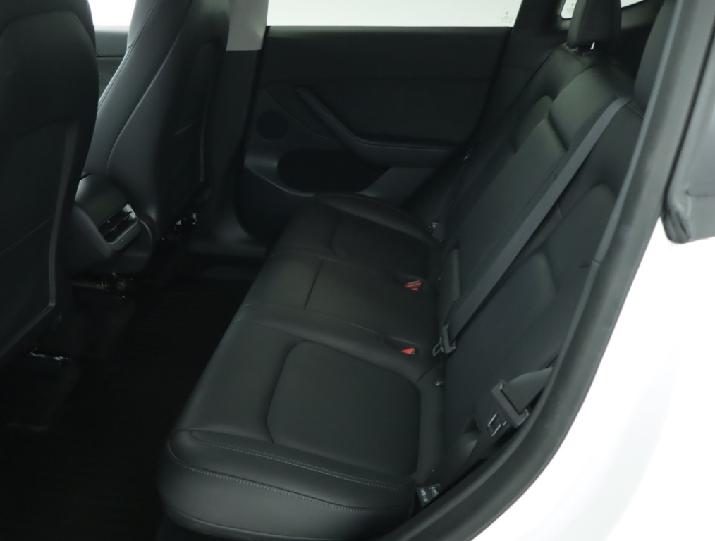 Tesla Model Y 4x4 2021 12