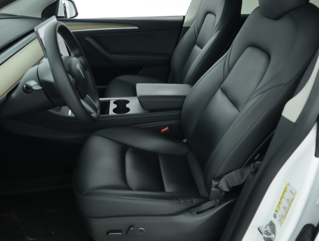 Tesla Model Y 4x4 2021 13