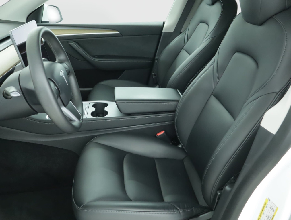 Tesla Model Y 4x4 2022 13