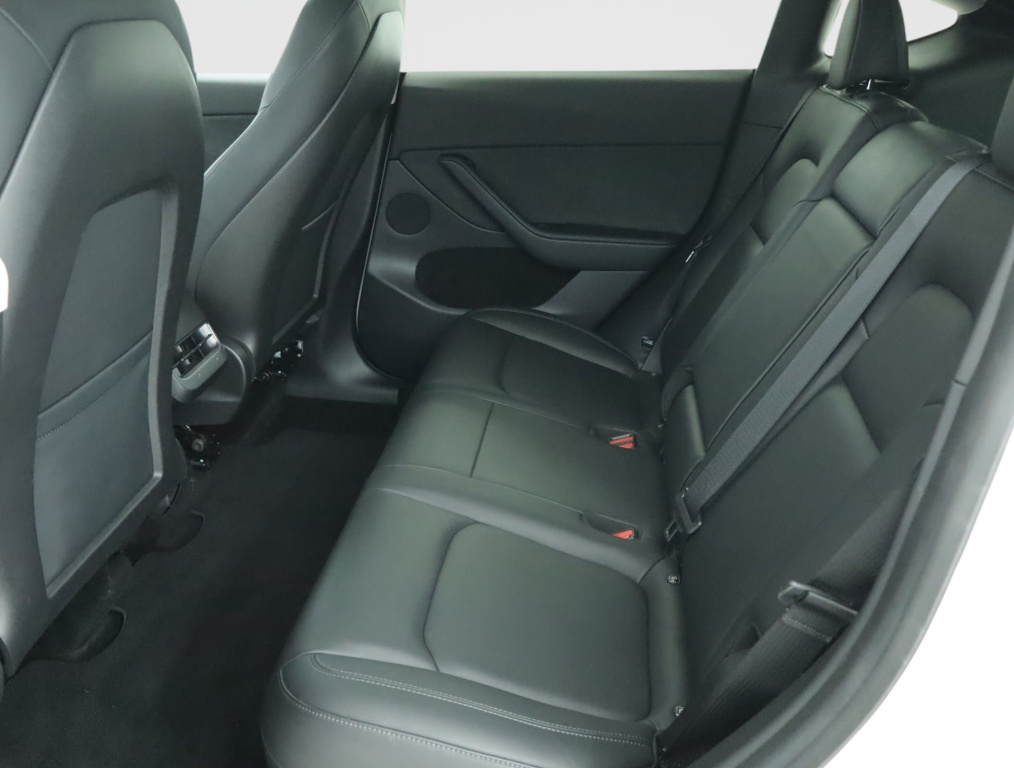 Tesla Model Y 4x4 2022 12