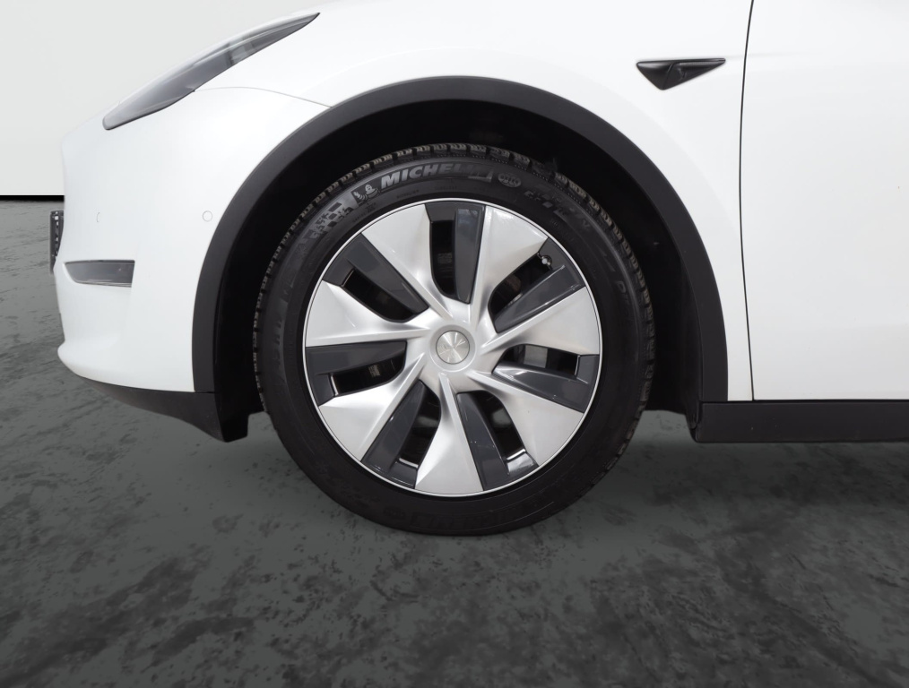 Tesla Model Y 4x4 2022 18