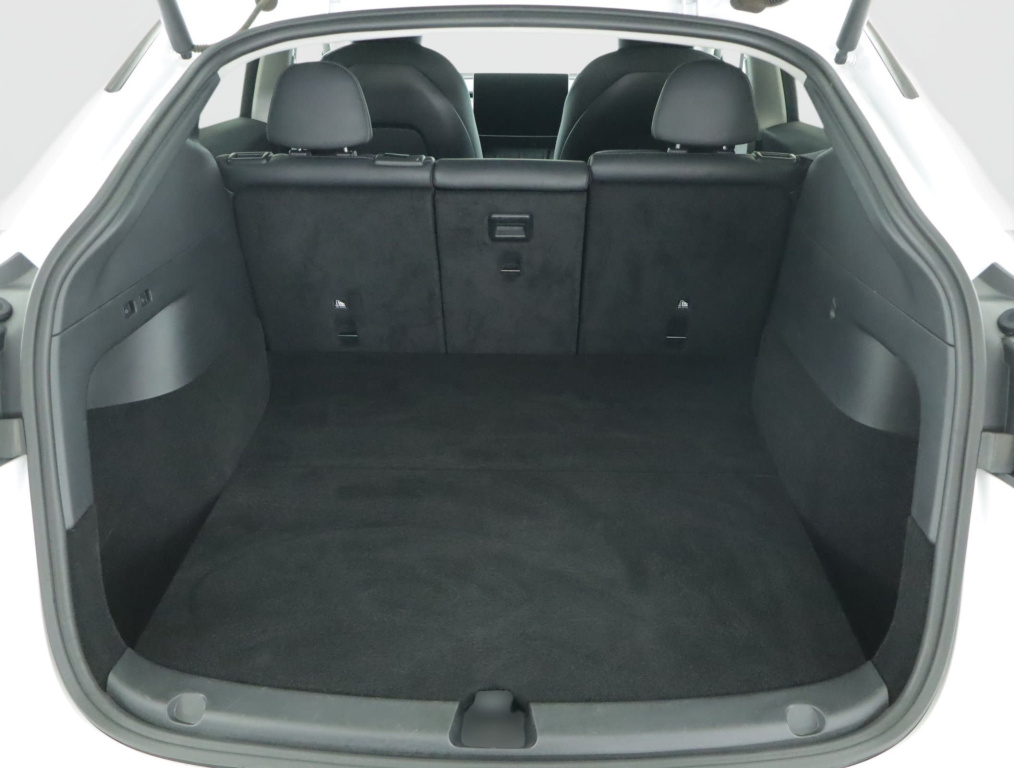 Tesla Model Y 4x4 2022 17