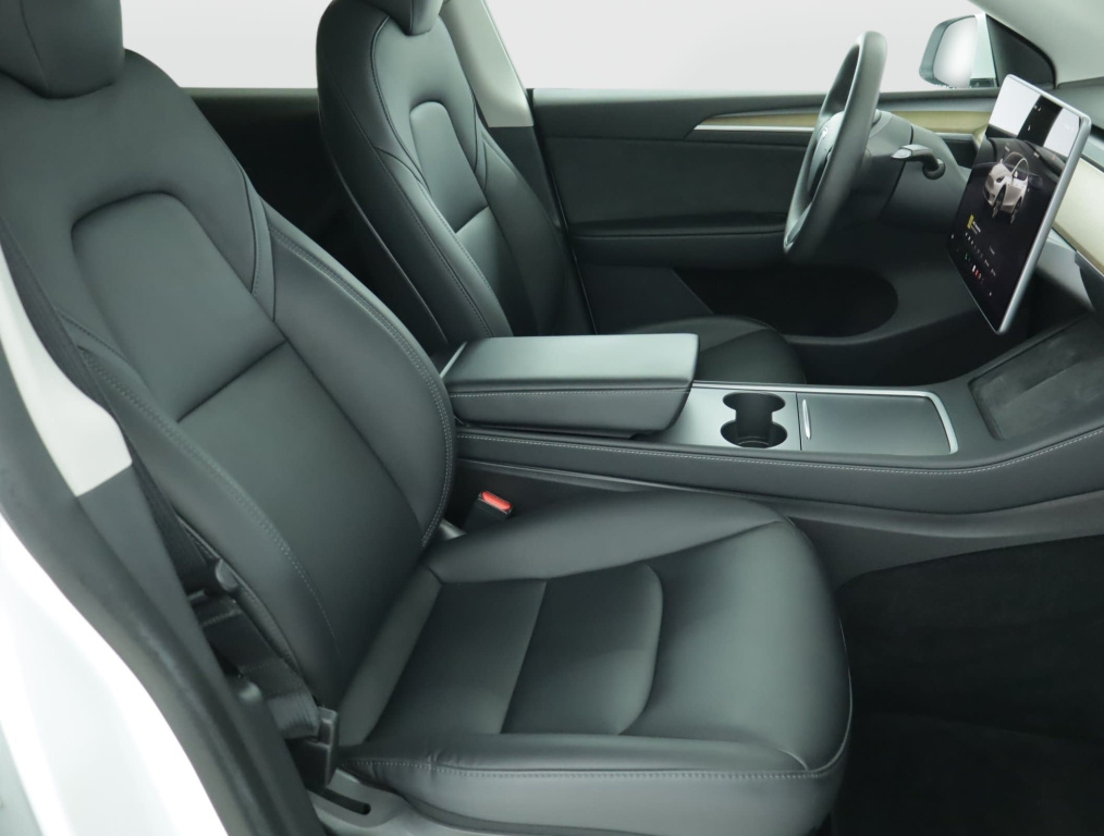 Tesla Model Y 4x4 2022 10