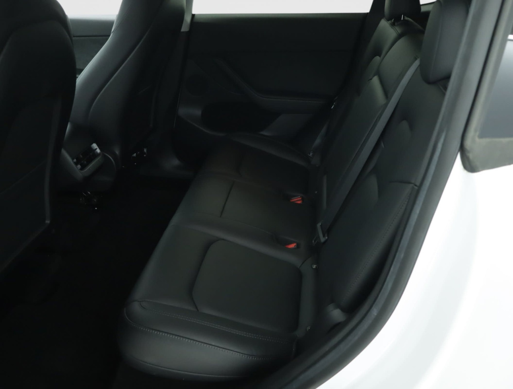 Tesla Model Y 2023 12