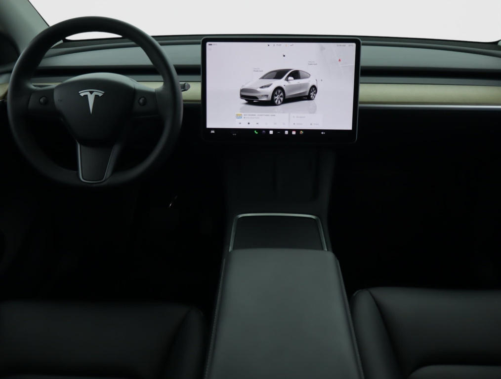 Tesla Model Y 2023 9