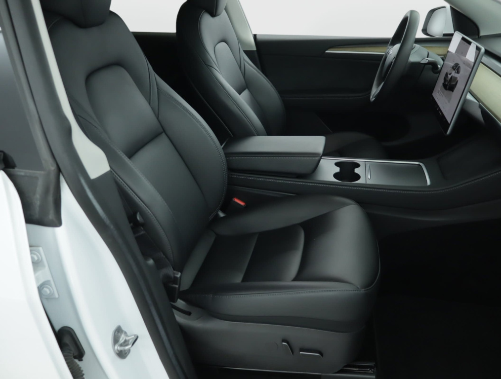 Tesla Model Y 2023 10