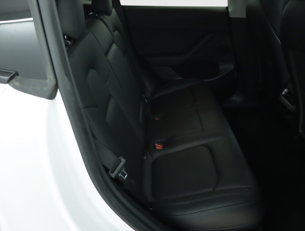 Tesla Model Y 2023 11