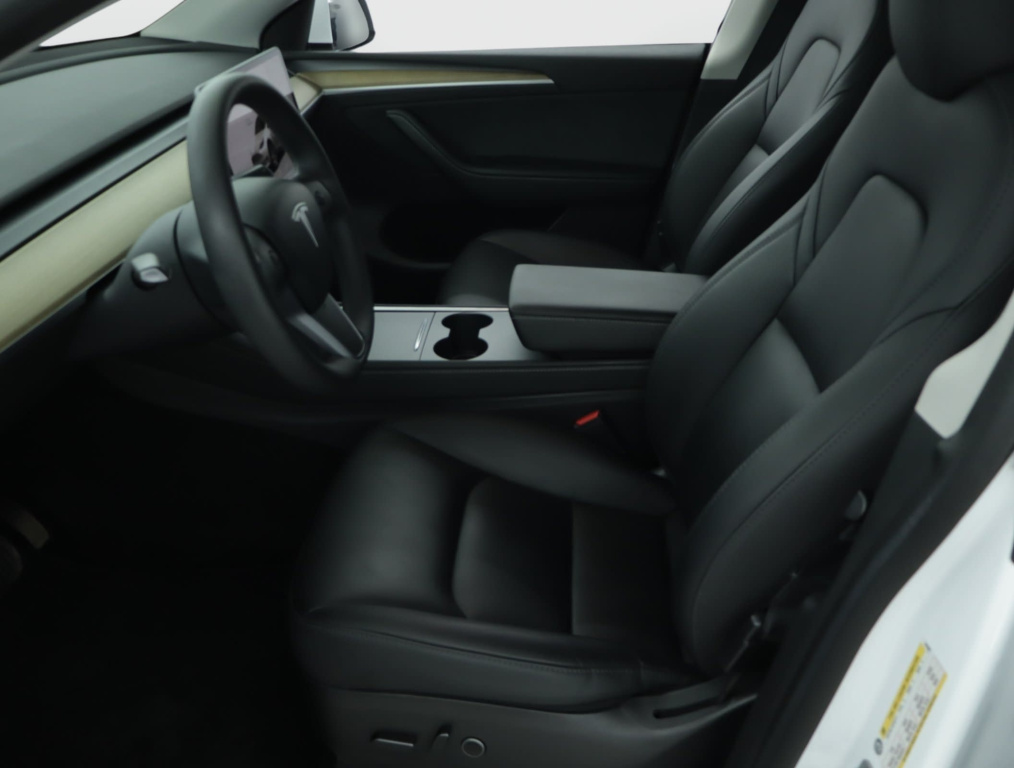 Tesla Model Y 2023 13