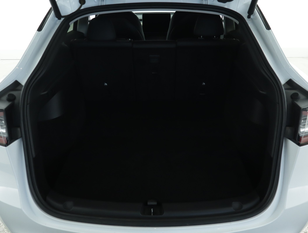 Tesla Model Y 2023 17