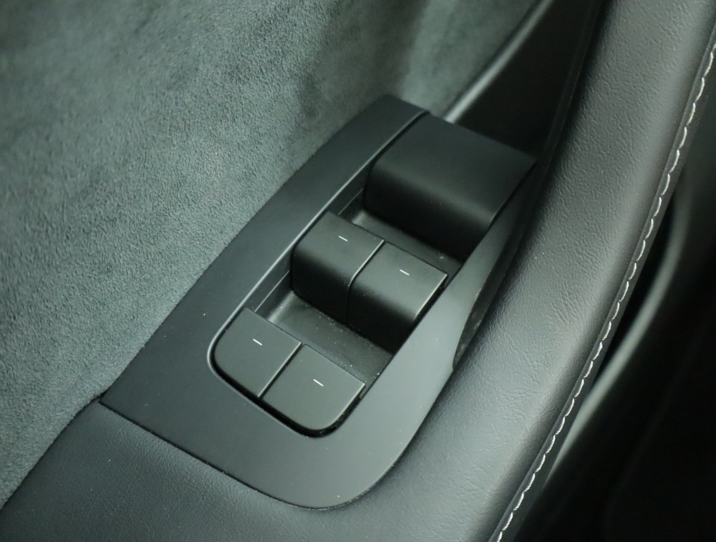 Tesla Model Y 2023 18