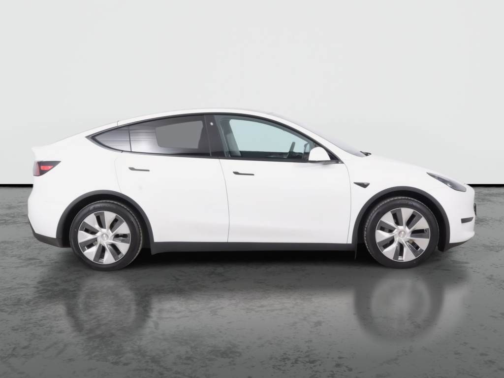 Tesla Model Y 2023 8