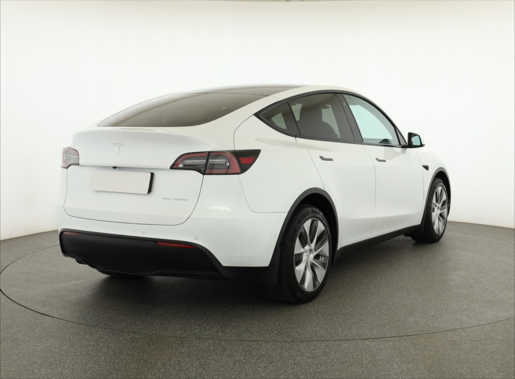 Tesla Model Y 4x4 2022 7