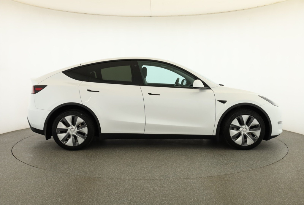 Tesla Model Y 4x4 2022 8