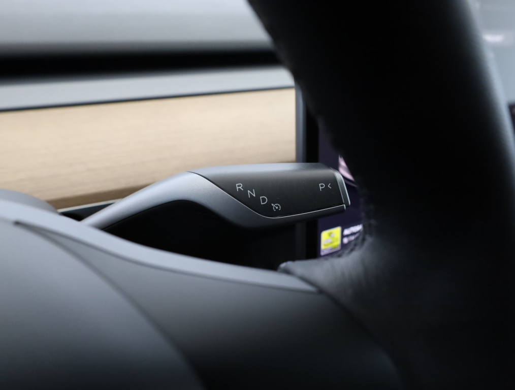 Tesla Model Y 4x4 2022 19