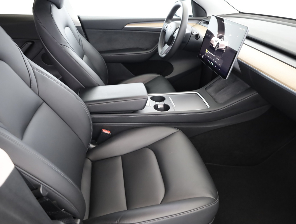 Tesla Model Y 4x4 2022 10