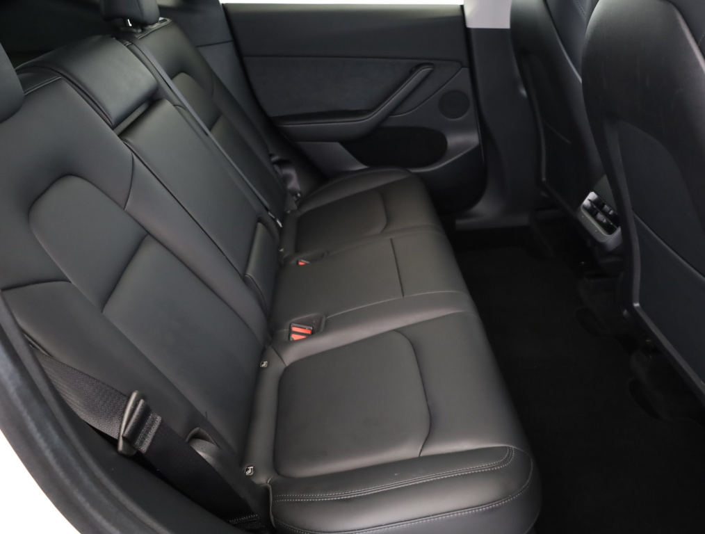 Tesla Model Y 4x4 2022 11
