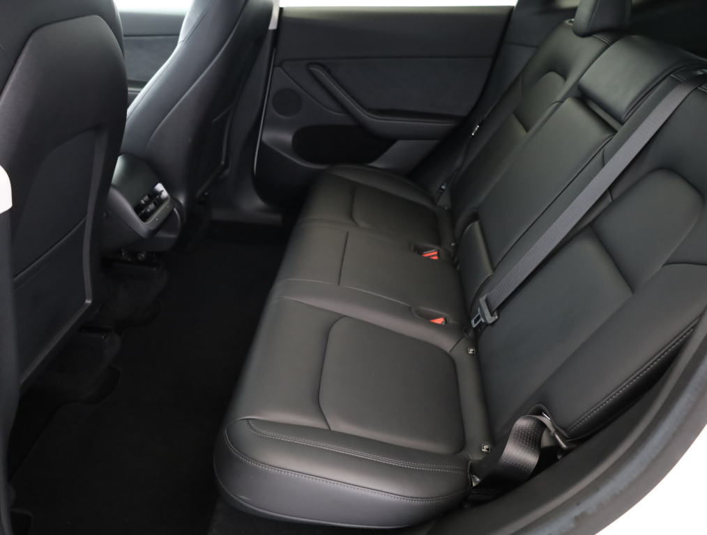 Tesla Model Y 4x4 2022 12