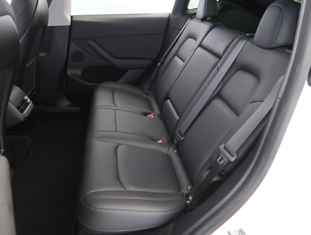Tesla Model Y 4x4 2022 12