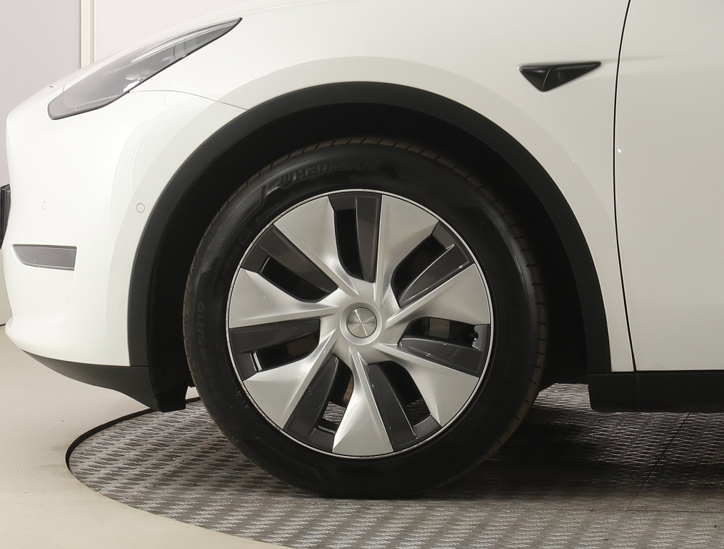 Tesla Model Y 4x4 2022 17