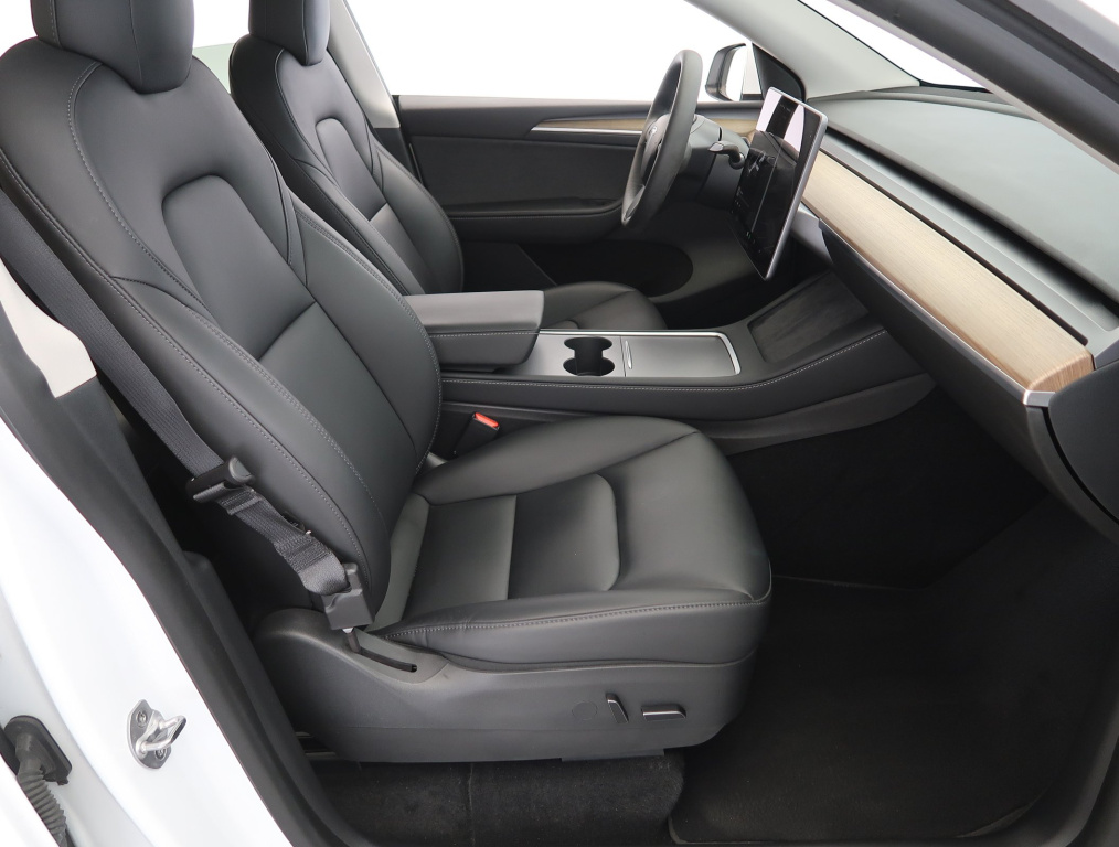 Tesla Model Y 4x4 2022 10