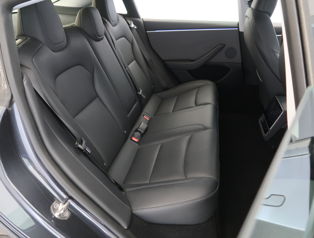 Tesla Model 3 2023 11