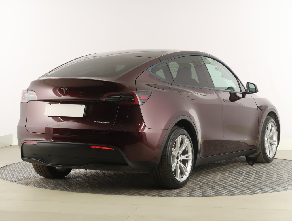 Tesla Model Y 4x4 2023 7