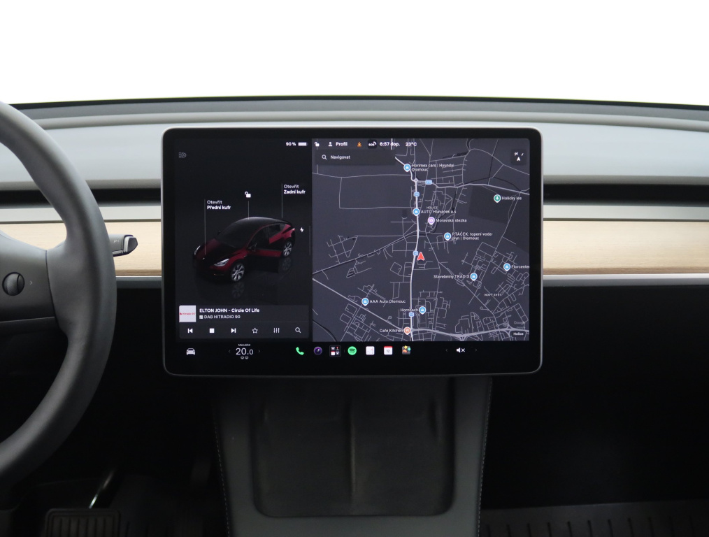 Tesla Model Y 4x4 2023 14