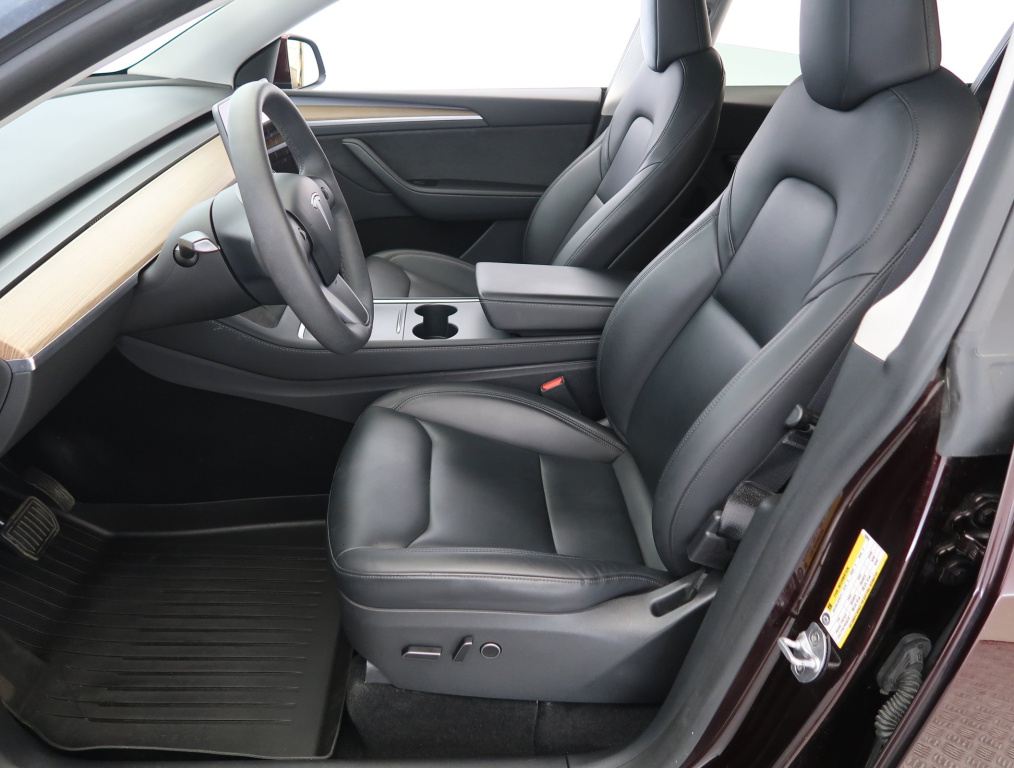 Tesla Model Y 4x4 2023 13