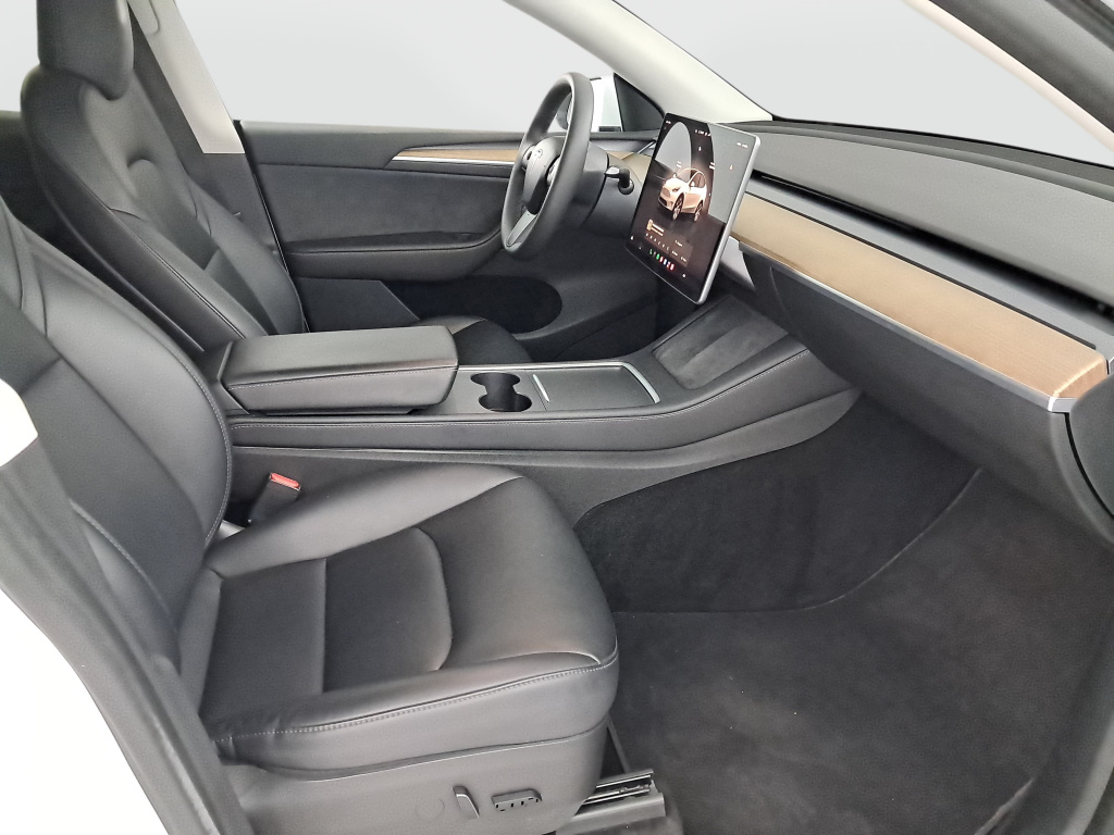 Tesla Model Y 4x4 2022 10