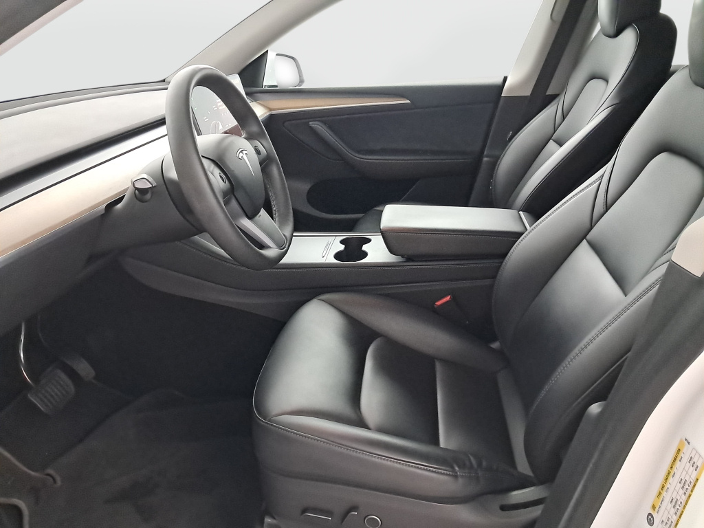 Tesla Model Y 4x4 2022 13