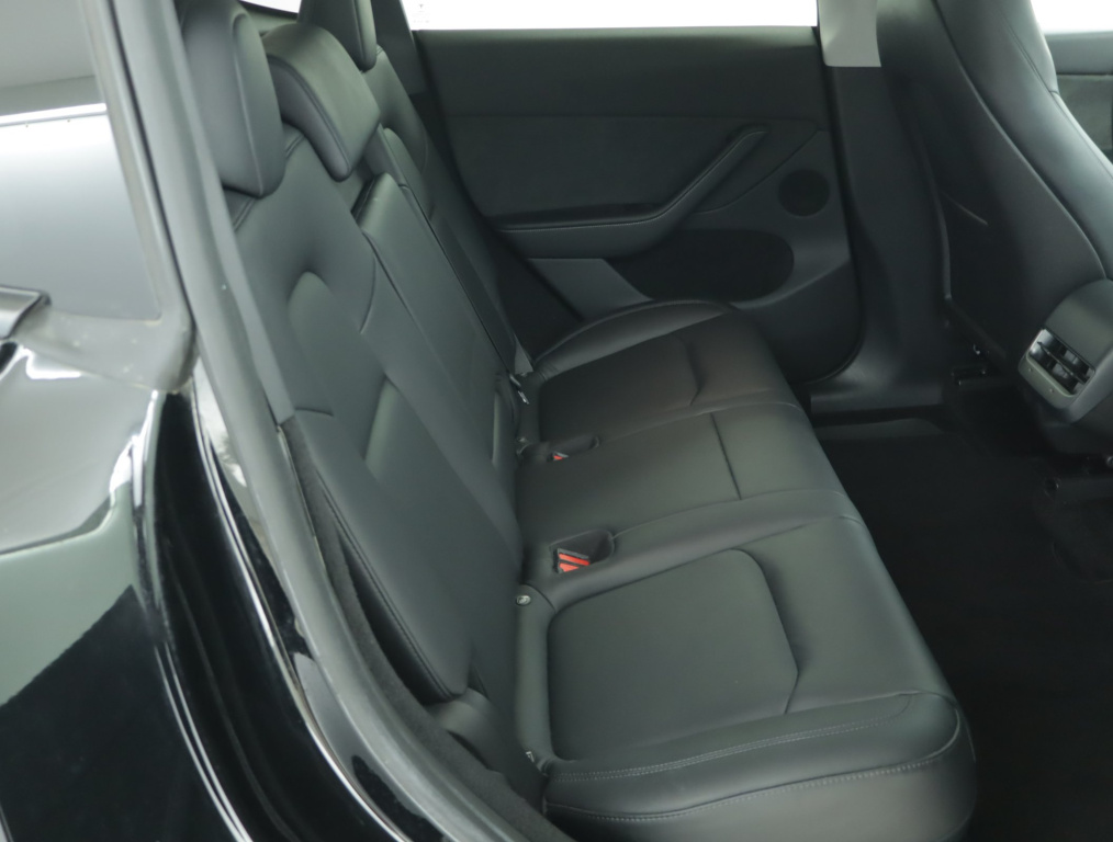 Tesla Model Y 4x4 2022 11