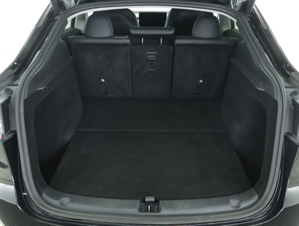 Tesla Model Y 4x4 2022 17
