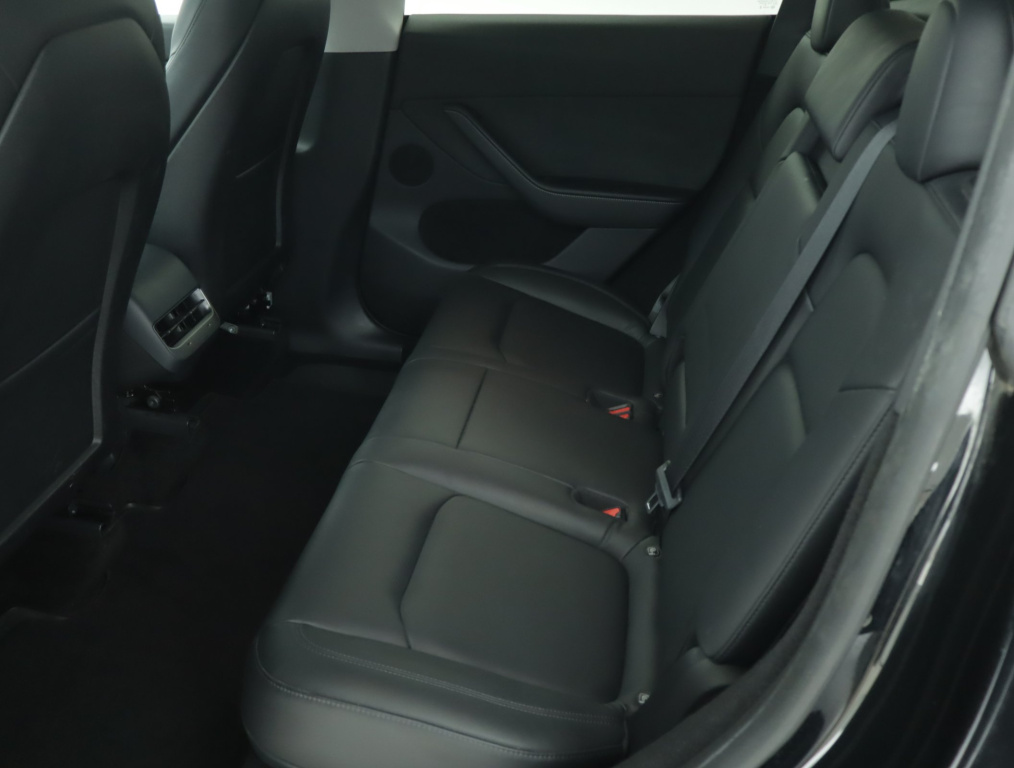 Tesla Model Y 4x4 2022 12