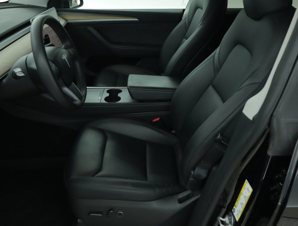 Tesla Model Y 4x4 2022 13