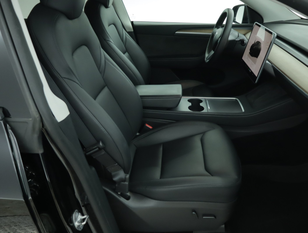 Tesla Model Y 4x4 2022 10