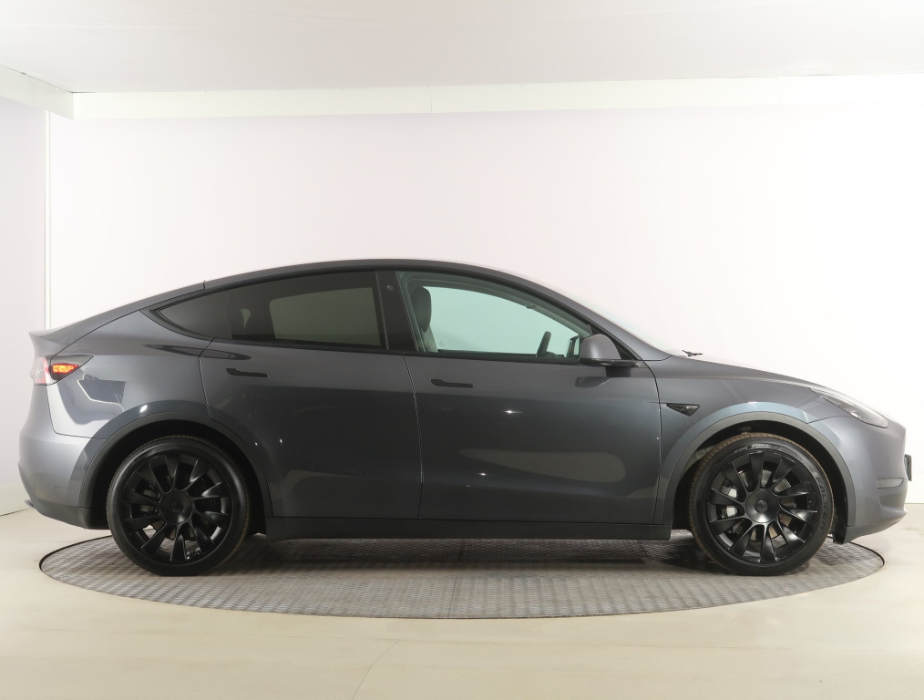 Tesla Model Y 4x4 2022 8