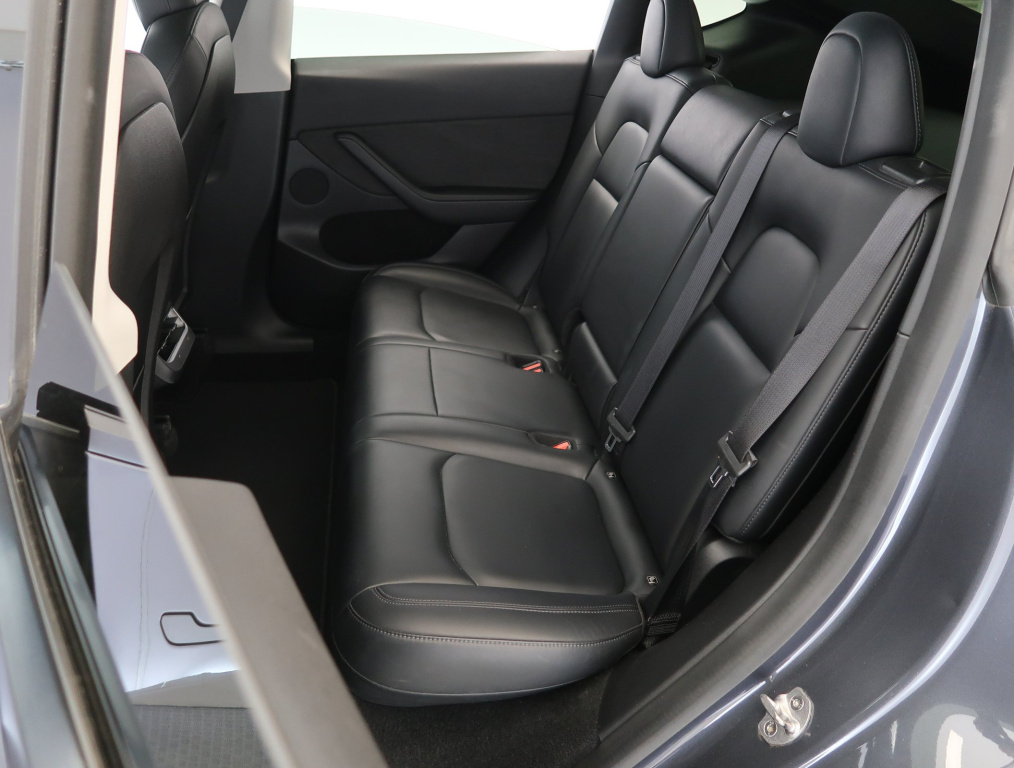 Tesla Model Y 4x4 2022 12