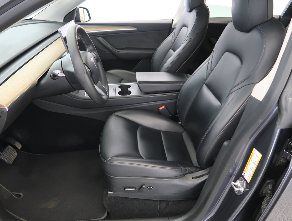 Tesla Model Y 4x4 2022 13