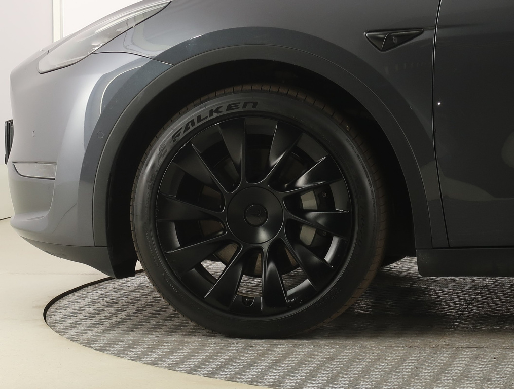 Tesla Model Y 4x4 2022 17