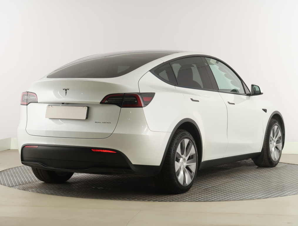 Tesla Model Y 4x4 2023 7