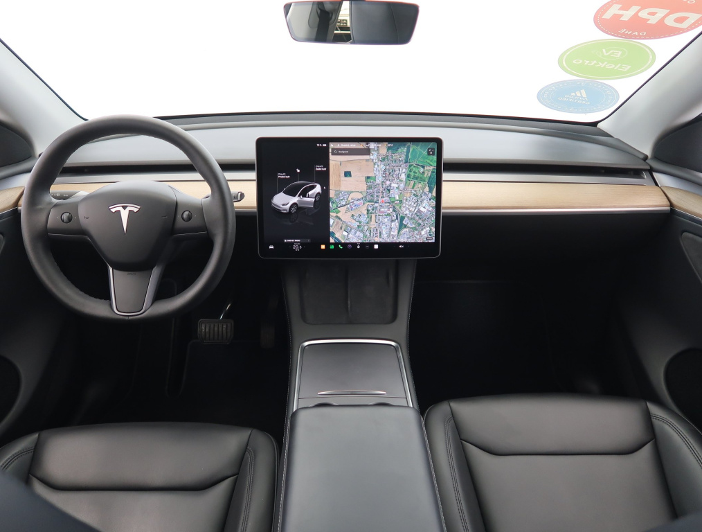 Tesla Model Y 4x4 2023 9