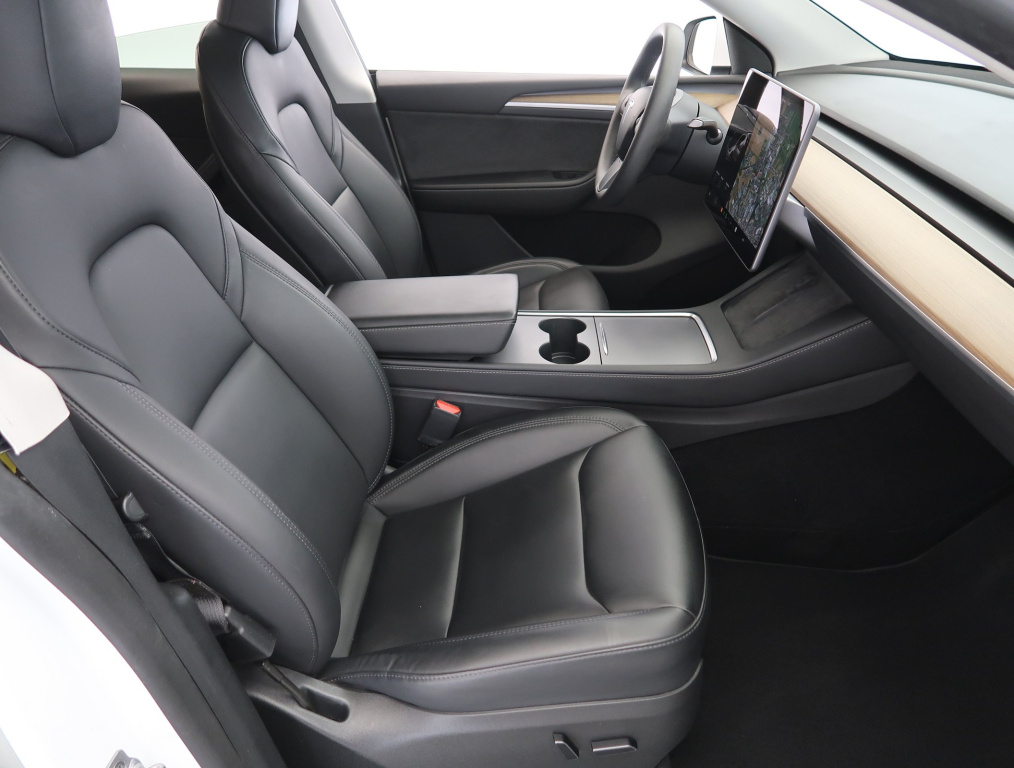 Tesla Model Y 4x4 2023 10